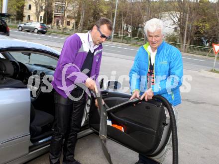 Fussball Regionalliga. Trainer Dietmar Thuller (SK Austria Klagenfurt), Trainer Alois Jagodic (SAK). Klagemfurt, am 12.4.2012.
Foto: Kuess
---
pressefotos, pressefotografie, kuess, qs, qspictures, sport, bild, bilder, bilddatenbank