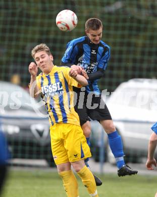 Fussball Kaerntner Liga. SG Drautal gegen SC Hermagor. Josef Hudelist (Drautal), Adis Garanovic (Hermagor). Feistritz/Drau, am 14.4.2012.
Foto: Kuess
---
pressefotos, pressefotografie, kuess, qs, qspictures, sport, bild, bilder, bilddatenbank