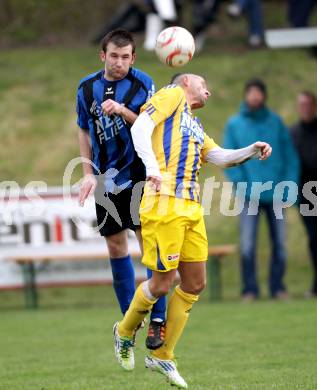 Fussball Kaerntner Liga. SG Drautal gegen SC Hermagor. Stefan Stresch, (SG Drautal) Sebastjan Cimirotic  (Hermagor). Feistritz/Drau, am 14.4.2012.
Foto: Kuess
---
pressefotos, pressefotografie, kuess, qs, qspictures, sport, bild, bilder, bilddatenbank