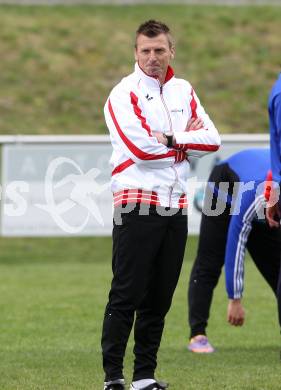 Fussball Kaerntner Liga. SG Drautal gegen SC Hermagor. Trainer Arnold Freissegger (Hermagor). Feistritz/Drau, am 14.4.2012.
Foto: Kuess
---
pressefotos, pressefotografie, kuess, qs, qspictures, sport, bild, bilder, bilddatenbank