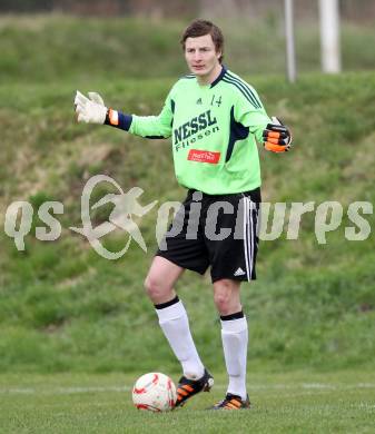 Fussball Kaerntner Liga. SG Drautal gegen SC Hermagor. Peter Zwettler  (Hermagor). Feistritz/Drau, am 14.4.2012.
Foto: Kuess
---
pressefotos, pressefotografie, kuess, qs, qspictures, sport, bild, bilder, bilddatenbank