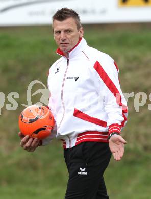 Fussball Kaerntner Liga. SG Drautal gegen SC Hermagor. Trainer Arnold Freissegger (Hermagor). Feistritz/Drau, am 14.4.2012.
Foto: Kuess
---
pressefotos, pressefotografie, kuess, qs, qspictures, sport, bild, bilder, bilddatenbank