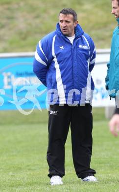 Fussball Kaerntner Liga. SG Drautal gegen SC Hermagor. Trainer Suvad Rovcanin (Drautal). Feistritz/Drau, am 14.4.2012.
Foto: Kuess
---
pressefotos, pressefotografie, kuess, qs, qspictures, sport, bild, bilder, bilddatenbank