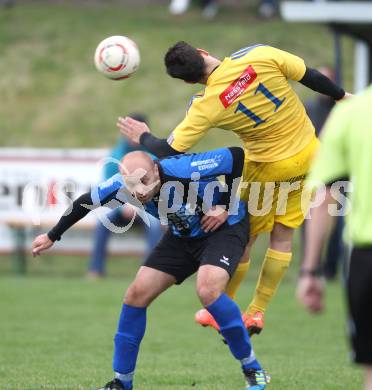 Fussball Kaerntner Liga. SG Drautal gegen SC Hermagor. Luka Peric (Drautal), Dominik Vukoja (Hermagor). Feistritz/Drau, am 14.4.2012.
Foto: Kuess
---
pressefotos, pressefotografie, kuess, qs, qspictures, sport, bild, bilder, bilddatenbank