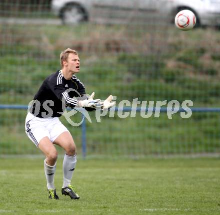 Fussball Kaerntner Liga. SG Drautal gegen SC Hermagor. Markus Glaenzer, (SG Drautal). Feistritz/Drau, am 14.4.2012.
Foto: Kuess
---
pressefotos, pressefotografie, kuess, qs, qspictures, sport, bild, bilder, bilddatenbank
