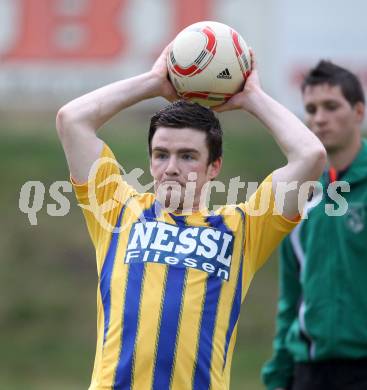 Fussball Kaerntner Liga. SG Drautal gegen SC Hermagor. Martin Tschernuth (Hermagor). Feistritz/Drau, am 14.4.2012.
Foto: Kuess
---
pressefotos, pressefotografie, kuess, qs, qspictures, sport, bild, bilder, bilddatenbank