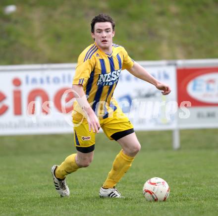 Fussball Kaerntner Liga. SG Drautal gegen SC Hermagor. Martin Tschernuth (Hermagor). Feistritz/Drau, am 14.4.2012.
Foto: Kuess
---
pressefotos, pressefotografie, kuess, qs, qspictures, sport, bild, bilder, bilddatenbank
