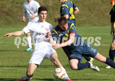 Fussball Kaerntner Liga. ATUS Ferlach gegen St. Veit/Glan. Lukas Jaklitsch,  (Ferlach), Michael Rebernig (St. Veit). Ferlach, 21.4.2012.
Fotos: kuess
---
pressefotos, pressefotografie, kuess, qs, qspictures, sport, bild, bilder, bilddatenbank