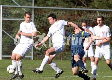 Fussball Kaerntner Liga. ATUS Ferlach gegen St. Veit/Glan. Marko Kriznik,  (Ferlach), Ernst Komarek (St. Veit). Ferlach, 21.4.2012.
Fotos: kuess
---
pressefotos, pressefotografie, kuess, qs, qspictures, sport, bild, bilder, bilddatenbank