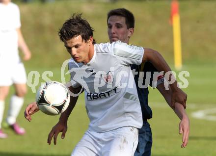 Fussball Kaerntner Liga. ATUS Ferlach gegen St. Veit/Glan. Salih Alic, (Ferlach), Michael Rebernig (St. Veit). Ferlach, 21.4.2012.
Fotos: kuess
---
pressefotos, pressefotografie, kuess, qs, qspictures, sport, bild, bilder, bilddatenbank