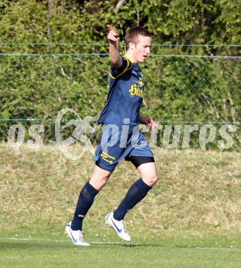 Fussball Kaerntner Liga. ATUS Ferlach gegen St. Veit/Glan. Torjubel Adunka Roman (St. Veit). Ferlach, 21.4.2012.
Fotos: kuess
---
pressefotos, pressefotografie, kuess, qs, qspictures, sport, bild, bilder, bilddatenbank