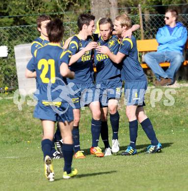 Fussball Kaerntner Liga. ATUS Ferlach gegen St. Veit/Glan. Torjubel St. Veit. Ferlach, 21.4.2012.
Fotos: kuess
---
pressefotos, pressefotografie, kuess, qs, qspictures, sport, bild, bilder, bilddatenbank