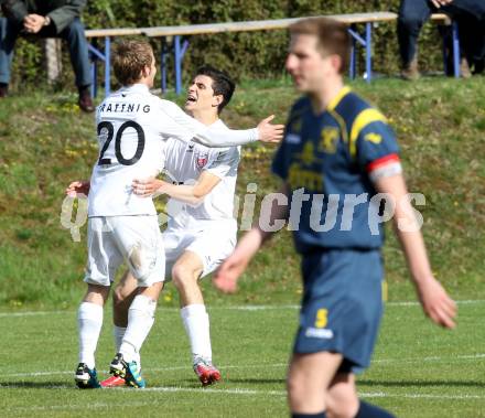 Fussball Kaerntner Liga. ATUS Ferlach gegen St. Veit/Glan. Torjubel Martin Trattnig, Lukas Jaklitsch (Ferlach). Ferlach, 21.4.2012.
Fotos: kuess
---
pressefotos, pressefotografie, kuess, qs, qspictures, sport, bild, bilder, bilddatenbank