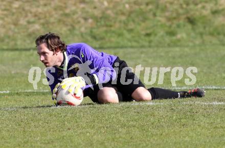 Fussball Kaerntner Liga. ATUS Ferlach gegen St. Veit/Glan. Manuel Pirmann (St. Veit). Ferlach, 21.4.2012.
Fotos: kuess
---
pressefotos, pressefotografie, kuess, qs, qspictures, sport, bild, bilder, bilddatenbank