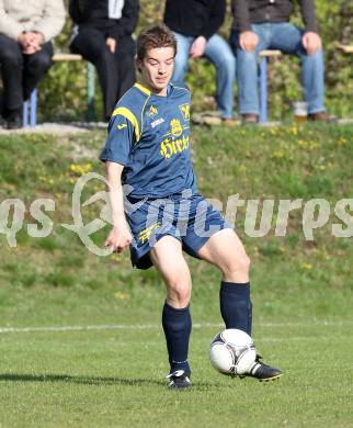 Fussball Kaerntner Liga. ATUS Ferlach gegen St. Veit/Glan. Ernst Komarek  (St. Veit). Ferlach, 21.4.2012.
Fotos: kuess
---
pressefotos, pressefotografie, kuess, qs, qspictures, sport, bild, bilder, bilddatenbank