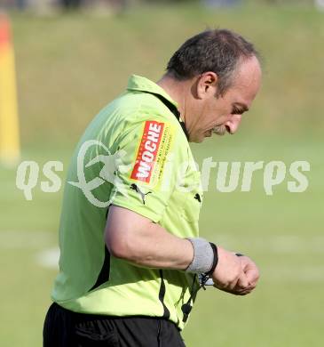 Fussball Kaerntner Liga. ATUS Ferlach gegen St. Veit/Glan. Schiedsrichter Andreas Krall. Ferlach, 21.4.2012.
Fotos: kuess
---
pressefotos, pressefotografie, kuess, qs, qspictures, sport, bild, bilder, bilddatenbank