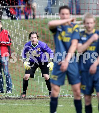 Fussball Kaerntner Liga. ATUS Ferlach gegen St. Veit/Glan. Manuel Pirmann (St. Veit). Ferlach, 21.4.2012.
Fotos: kuess
---
pressefotos, pressefotografie, kuess, qs, qspictures, sport, bild, bilder, bilddatenbank