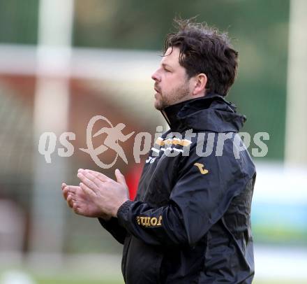 Fussball Kaerntner Liga. ATUS Ferlach gegen St. Veit/Glan. Trainer Martin Kaiser (St. Veit). Ferlach, 21.4.2012.
Fotos: kuess
---
pressefotos, pressefotografie, kuess, qs, qspictures, sport, bild, bilder, bilddatenbank