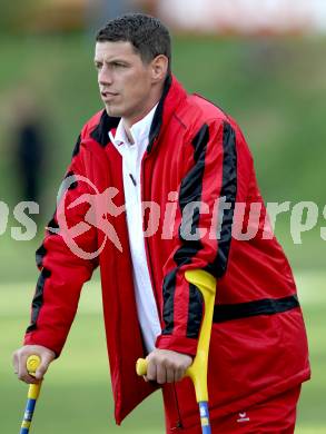 Fussball Kaerntner Liga. ATUS Ferlach gegen St. Veit/Glan. Spielertrainer Mario Verdel (Ferlach). Ferlach, 21.4.2012.
Fotos: kuess
---
pressefotos, pressefotografie, kuess, qs, qspictures, sport, bild, bilder, bilddatenbank