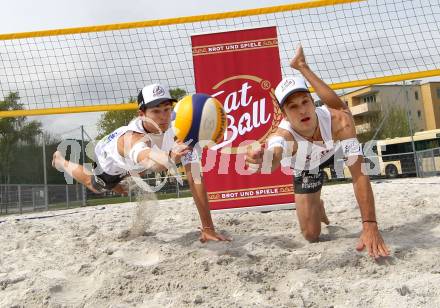 Beachvolleyball. Pressekonferenz. Alexander Xandi Huber, Robin Seidl. Klagenfurt, am 13.4.2012.
Foto: Kuess
---
pressefotos, pressefotografie, kuess, qs, qspictures, sport, bild, bilder, bilddatenbank