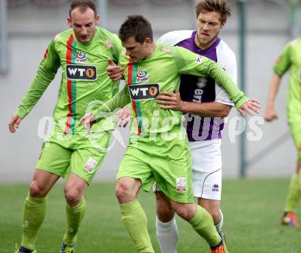 Fussball Regionalliga. SK Austria Klagenfurt gegen Wels FC. Boris Huettenbrenner,  (Austria Klagenfurt), Michael Lebersorg (Wels FC).  Klagenfurt, 25.4.2012
Foto: Kuess

---
pressefotos, pressefotografie, kuess, qs, qspictures, sport, bild, bilder, bilddatenbank