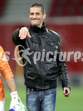 Fussball Regionalliga. SK Austria Klagenfurt gegen Wels FC. Jubel Trainer Reinhard Burits (Wels FC).  Klagenfurt, 25.4.2012
Foto: Kuess

---
pressefotos, pressefotografie, kuess, qs, qspictures, sport, bild, bilder, bilddatenbank