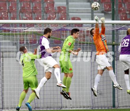 Fussball Regionalliga. SK Austria Klagenfurt gegen Wels FC. Oliver Pusztai, (Austria Klagenfurt), Andreas Feichtinger, Florian Froschauer (Wels FC).  Klagenfurt, 25.4.2012
Foto: Kuess

---
pressefotos, pressefotografie, kuess, qs, qspictures, sport, bild, bilder, bilddatenbank