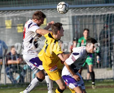 Fussball Regionalliga. SAK gegen FC Gratkorn. Florian Oberrisser, Thomas Riedl, (SAK), Oliver Wohlmuth (Gratkorn). Klagenfurt, 27.4.2012.
Foto: Kuess
---
pressefotos, pressefotografie, kuess, qs, qspictures, sport, bild, bilder, bilddatenbank