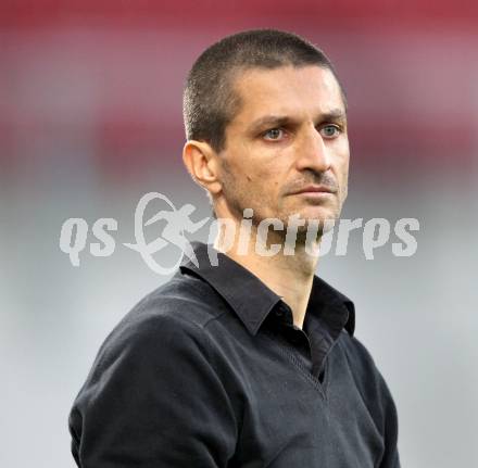 Fussball Regionalliga. SK Austria Klagenfurt gegen Wels FC. Trainer Reinhard Burits (Wels FC).  Klagenfurt, 25.4.2012
Foto: Kuess

---
pressefotos, pressefotografie, kuess, qs, qspictures, sport, bild, bilder, bilddatenbank