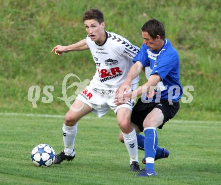 Fussball Kaerntner Liga. Feldkirchen gegen WAC/St. Andrae. Thomas Sick,  (Feldkirchen), Patrick Pfennich (WAC). Feldkirchen, 1.5.2012.
Foto: Kuess
---
pressefotos, pressefotografie, kuess, qs, qspictures, sport, bild, bilder, bilddatenbank
