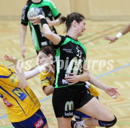 Handball WHA Women Handball League. SG Witasek Kaernten gegen HYPO Niederoesterreich 1. Gabriela Eugenia Rotis-Nagy, (Kaernten), Martina Goricanec (NOE). Feldkirchen, 1.5.2012.
Foto: Kuess
---
pressefotos, pressefotografie, kuess, qs, qspictures, sport, bild, bilder, bilddatenbank