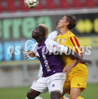Fussball Regionalliga. SK Austria Klagenfurt gegen Kapfenberger SV Amateure. Kevin Bangai,  (Austria Klagenfurt), Moritz Guetz (Kapfenberger SV).  Klagenfurt, 4.5.2012
Foto: Kuess

---
pressefotos, pressefotografie, kuess, qs, qspictures, sport, bild, bilder, bilddatenbank