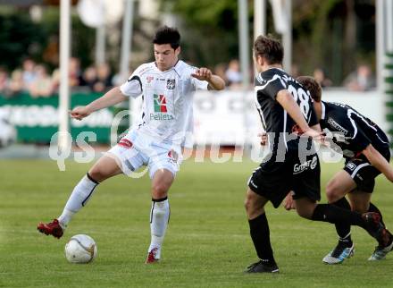Fussball. Erste Liga.  WAC/St. Andrae gegen TSV Hartberg. Roland Putsche, (WAC), Edmir Adilovic (Hartberg). Wolfsberg, 8.5.2012. 
Foto: Kuess

---
pressefotos, pressefotografie, kuess, qs, qspictures, sport, bild, bilder, bilddatenbank