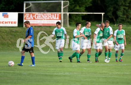 Fussball Kaerntner Liga. Drautal gegen Lendorf. Torjubel Lendorf.  Feistritz/Drau, 11.5.2012
Foto: Kuess

---
pressefotos, pressefotografie, kuess, qs, qspictures, sport, bild, bilder, bilddatenbank