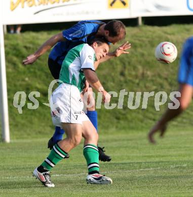 Fussball Kaerntner Liga. Drautal gegen Lendorf.Huber Bernd Rudolf (Drautal), Morgenstern Martin (Lendorf).  Feistritz/Drau, 11.5.2012
Foto: Kuess

---
pressefotos, pressefotografie, kuess, qs, qspictures, sport, bild, bilder, bilddatenbank