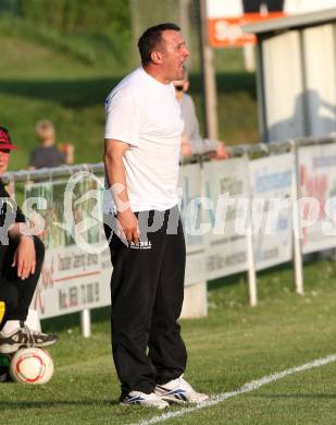 Fussball Kaerntner Liga. Drautal gegen Lendorf. Trainer Suvad Rovcanin (Drautal). Feistritz/Drau, am 11.5.2012.
Foto: Kuess
---
pressefotos, pressefotografie, kuess, qs, qspictures, sport, bild, bilder, bilddatenbank