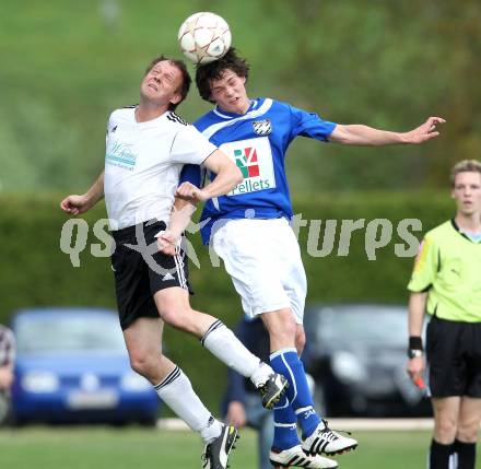 Fussball Kaerntner Liga. Eberndorf gegen WAC/St. Andrae Amateure. Samo Vidovic (Eberndorf), Mario Ellersdorfer (WAC). Eberndorf, am 12.5.2012.
Foto: Kuess
---
pressefotos, pressefotografie, kuess, qs, qspictures, sport, bild, bilder, bilddatenbank