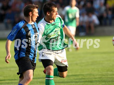 Fussball Kaerntner Liga. Drautal gegen Lendorf. Rene Kofler (Drautal), Christian Huber (Lendorf). Feistritz/Drau, am 11.5.2012.
Foto: Kuess
---
pressefotos, pressefotografie, kuess, qs, qspictures, sport, bild, bilder, bilddatenbank