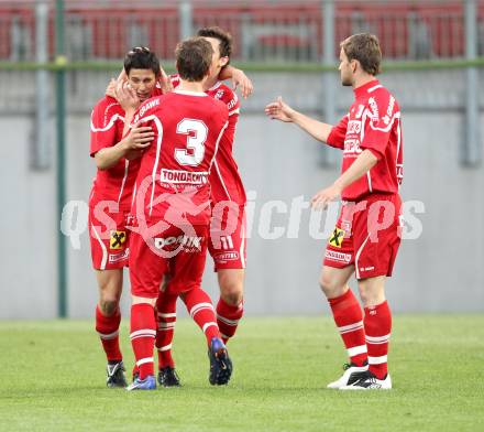 Fussball Regionalliga. SK Austria Klagenfurt gegen Gleinstaetten. Torjubel Gleinstaetten.  Klagenfurt, 15.5.2012
Foto: Kuess

---
pressefotos, pressefotografie, kuess, qs, qspictures, sport, bild, bilder, bilddatenbank