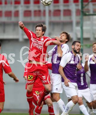 Fussball Regionalliga. SK Austria Klagenfurt gegen Gleinstaetten. Boris HUettenbrenner, Oliver Pusztai, (Austria Klagenfurt), Daniel Seiner (Gleinstaetten).  Klagenfurt, 15.5.2012
Foto: Kuess

---
pressefotos, pressefotografie, kuess, qs, qspictures, sport, bild, bilder, bilddatenbank