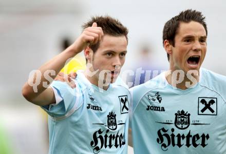 Fussball Kaerntner Liga. St. Veit gegen Treibach. Torjubel Kevin Vaschauner, Sebastian Hertelt (St. Veit). St. Veit, am 16.5.2012.
Foto: Kuess
---
pressefotos, pressefotografie, kuess, qs, qspictures, sport, bild, bilder, bilddatenbank