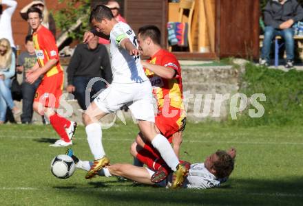 Fussball. Kaerntner Liga. Atus Ferlach gegen ATSV Wolfsberg. Thomas Waldhauser, Martin Trattnig, (Ferlach), Alexander Kirisits (Wolfsberg). Ferlach, 17.5.2012.
Foto. Kuess
---
pressefotos, pressefotografie, kuess, qs, qspictures, sport, bild, bilder, bilddatenbank