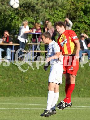 Fussball. Kaerntner Liga. Atus Ferlach gegen ATSV Wolfsberg. Alexander Krainer,  (Ferlach), Florian Rabensteiner (Wolfsberg). Ferlach, 17.5.2012.
Foto. Kuess
---
pressefotos, pressefotografie, kuess, qs, qspictures, sport, bild, bilder, bilddatenbank