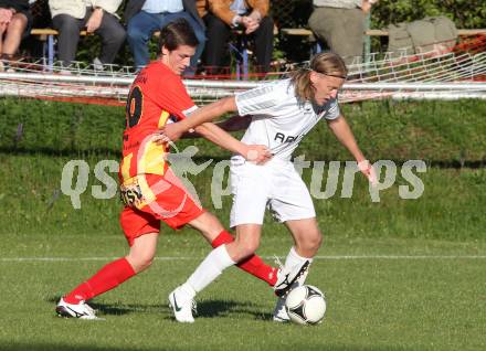 Fussball. Kaerntner Liga. Atus Ferlach gegen ATSV Wolfsberg. Alen Rajkovic,  (Ferlach), Thomas Rabensteiner (Wolfsberg). Ferlach, 17.5.2012.
Foto. Kuess
---
pressefotos, pressefotografie, kuess, qs, qspictures, sport, bild, bilder, bilddatenbank