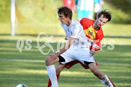 Fussball. Kaerntner Liga. Atus Ferlach gegen ATSV Wolfsberg. Petar Maric,  (Ferlach), Florian Schatz (Wolfsberg). Ferlach, 17.5.2012.
Foto. Kuess
---
pressefotos, pressefotografie, kuess, qs, qspictures, sport, bild, bilder, bilddatenbank
