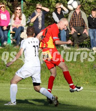 Fussball. Kaerntner Liga. Atus Ferlach gegen ATSV Wolfsberg. Gero Spruk, (Ferlach), Marcel Stoni (Wolfsberg). Ferlach, 17.5.2012.
Foto. Kuess
---
pressefotos, pressefotografie, kuess, qs, qspictures, sport, bild, bilder, bilddatenbank