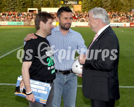 Fussball. Erste Liga.  WAC/St. Andrae gegen LASK Linz. Landeshauptmann Gerhard Doerfler, Trainer Nenad Bjelica, Dietmar Riegler. Wolfsberg, 18.5.2012. 
Foto: Kuess

---
pressefotos, pressefotografie, kuess, qs, qspictures, sport, bild, bilder, bilddatenbank