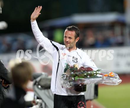 Fussball. Erste Liga.  WAC/St. Andrae gegen LASK Linz. Hannes Jochum verabschiedet sich von den Fans (WAC). Wolfsberg, 18.5.2012. 
Foto: Kuess

---
pressefotos, pressefotografie, kuess, qs, qspictures, sport, bild, bilder, bilddatenbank