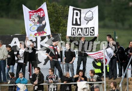 Fussball. Erste Liga.  WAC/St. Andrae gegen LASK Linz. Fans LASK. Wolfsberg, 18.5.2012. 
Foto: Kuess

---
pressefotos, pressefotografie, kuess, qs, qspictures, sport, bild, bilder, bilddatenbank