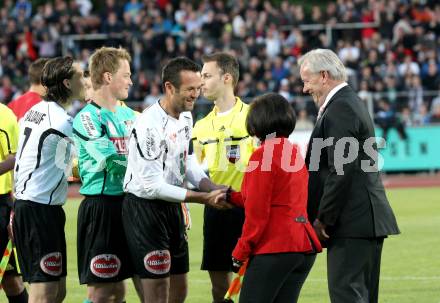 Fussball. Erste Liga.  WAC/St. Andrae gegen LASK Linz. Landeshauptmann Gerhard Doerfler, Hannes Jochum. Wolfsberg, 18.5.2012. 
Foto: Kuess

---
pressefotos, pressefotografie, kuess, qs, qspictures, sport, bild, bilder, bilddatenbank
